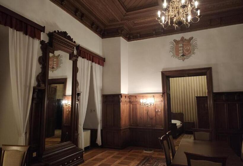 Люкс Повышенной Комфортности, Zámek Lnáře