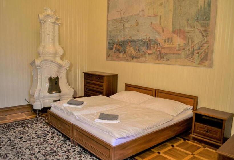 Люкс Повышенной Комфортности, Zámek Lnáře