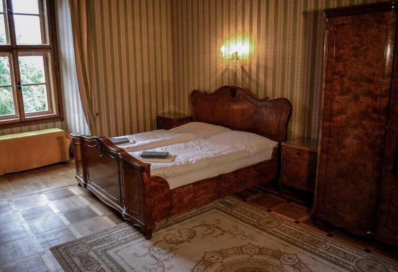 Люкс Повышенной Комфортности, Zámek Lnáře