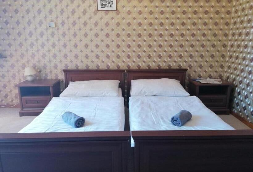 Номер Стандарт, Zámek Lnáře