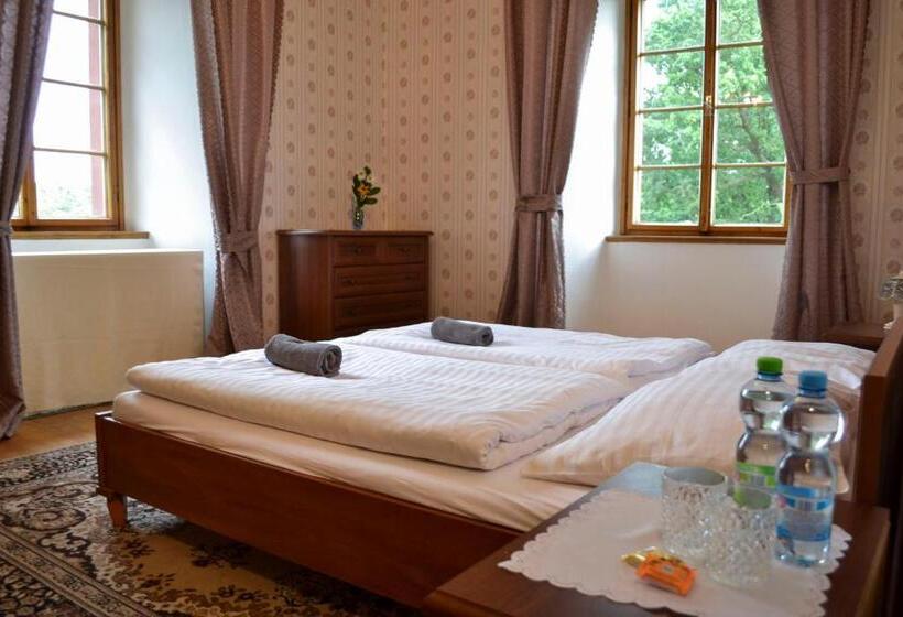 Люкс, Zámek Lnáře