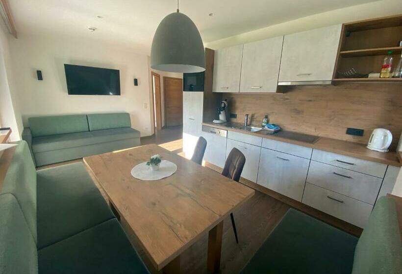 شقة غرفة نوم واحدة مزودة بشُرفة, Franzerl