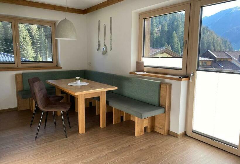 شقة غرفة نوم واحدة مزودة بشُرفة, Franzerl