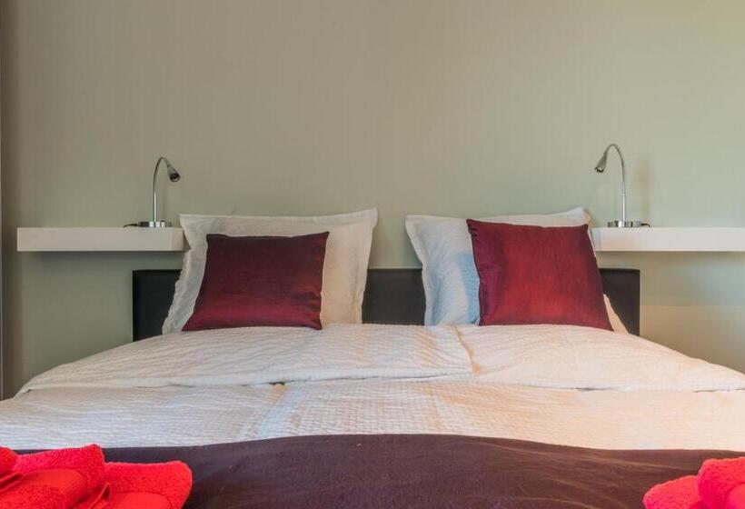 家庭小型套房, Orion B&b