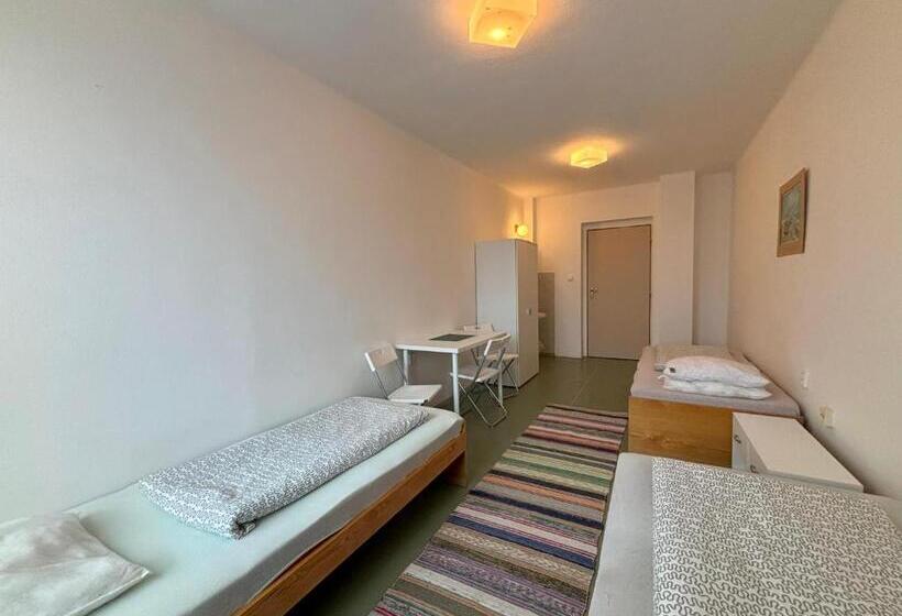 Номер Стандарт Трехместный, Restaurace A Penzion U Jezírka