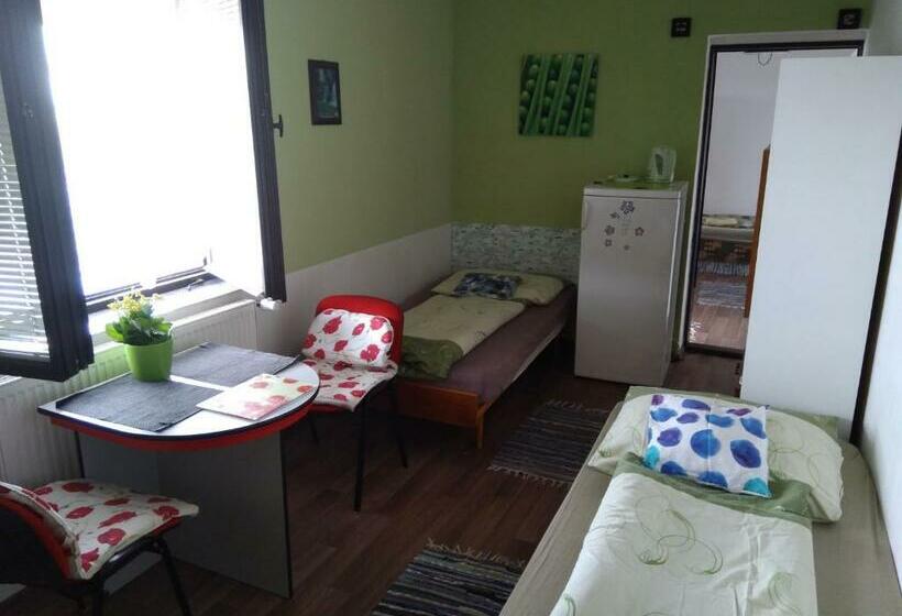 חדר סטנדרט לארבעה, Pension Family Club