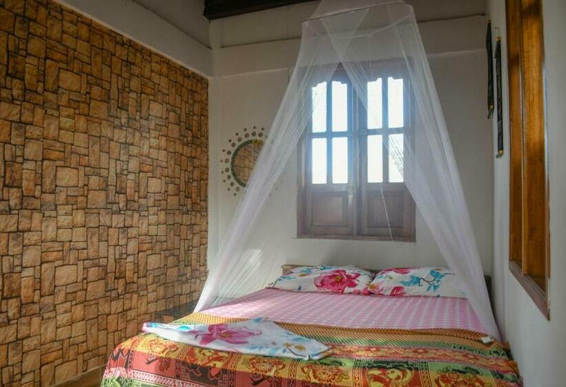Quarto Estandar Banheiro Compartilhado, L  Europe