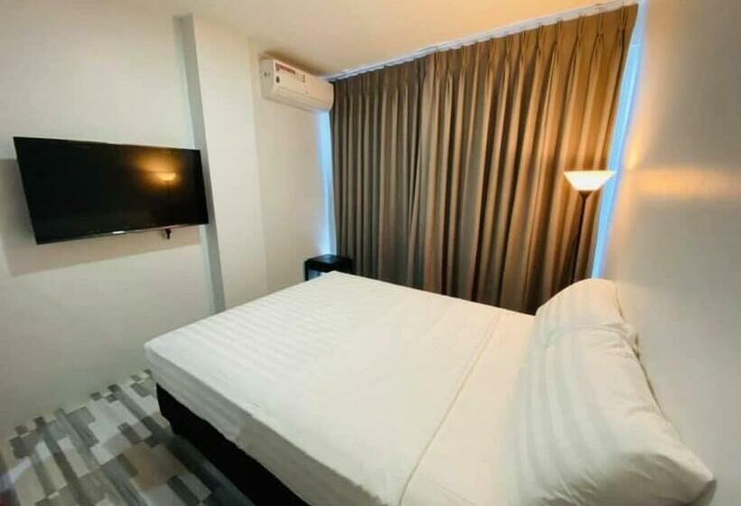 חדר משפחתי, Fngtransient Room