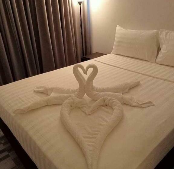 חדר משפחתי, Fngtransient Room