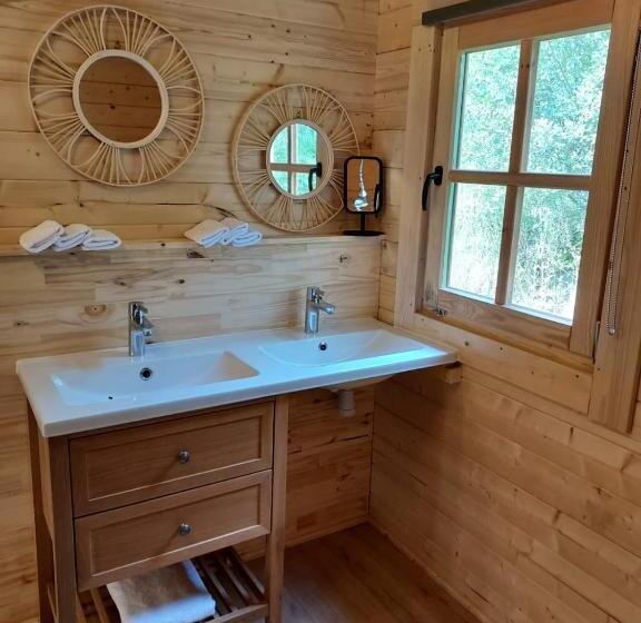 家庭间, Au Coin Du Bois