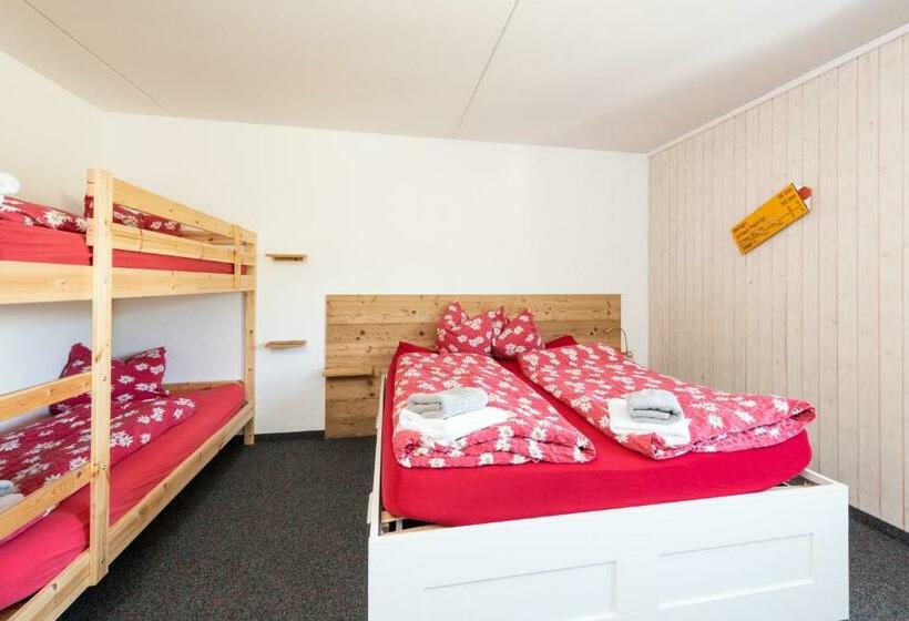 חדר סטנדרט לארבעה, Heuberge