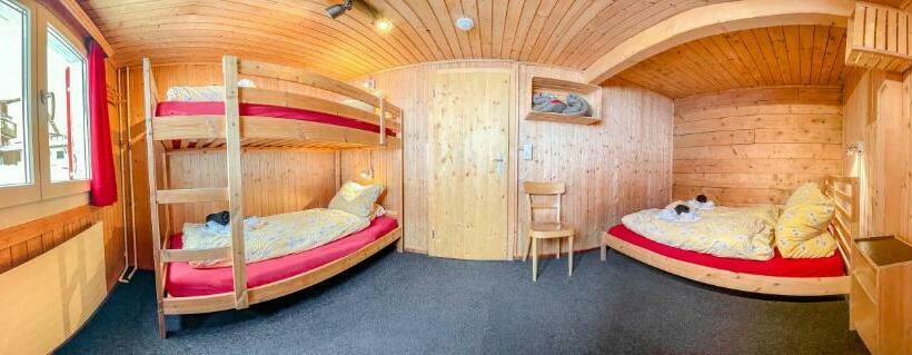 הכלכלה חדר לארבעה עם מקלחת משותפת, Heuberge