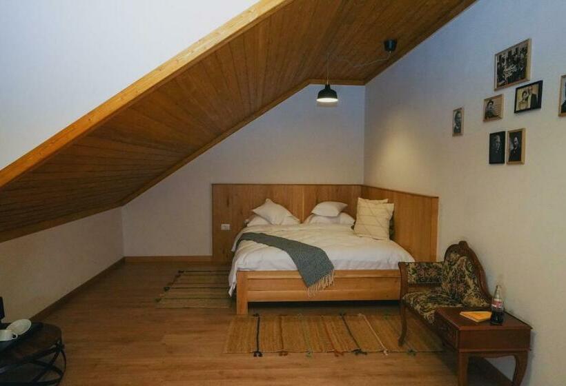 Номер Стандарт, Conacul Sanct Gurgh