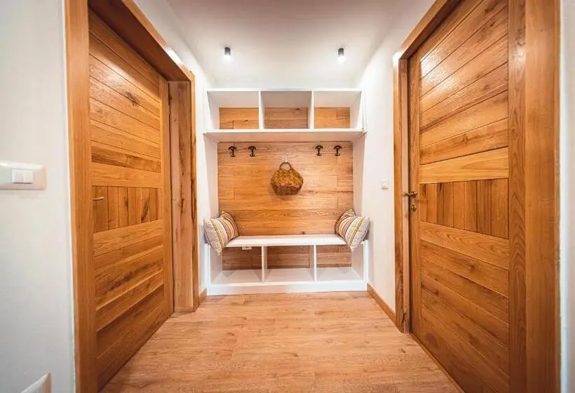 デラックスルーム, Conacul Sanct Gurgh