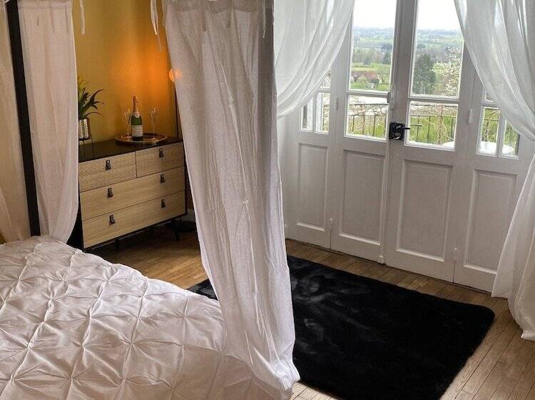 חדר משפחתי, Maison De Montgibaud