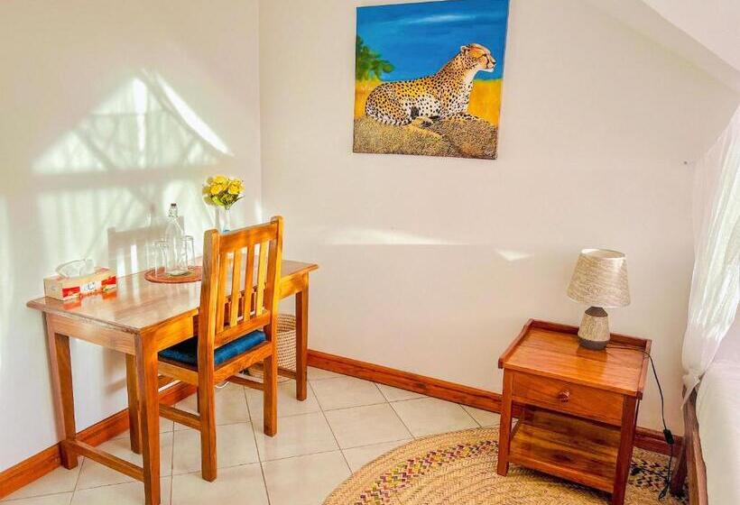 家庭间, Heart Of Africa Lodge