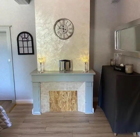 スーペリアールーム, Hôtel Restaurant L Escale Chez Mimi