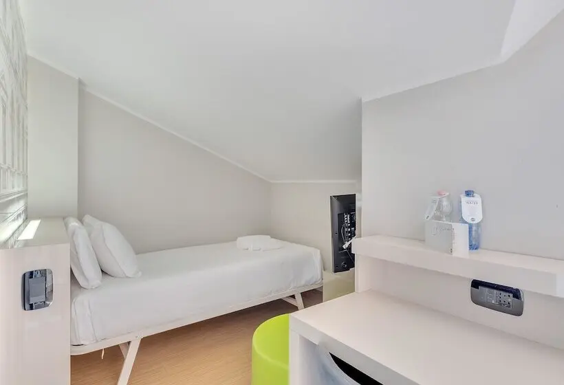 テラス付きシングルルーム, B&B Hotel Bergamo City