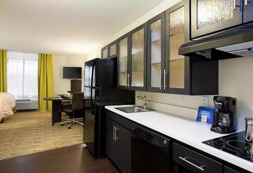 キングサイズベッドのスイートルーム, Candlewood Suites Carrollton, An Ihg