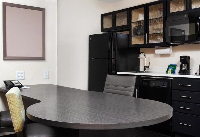 身障者適用クイーンサイズベッドルーム, Candlewood Suites Carrollton, An Ihg