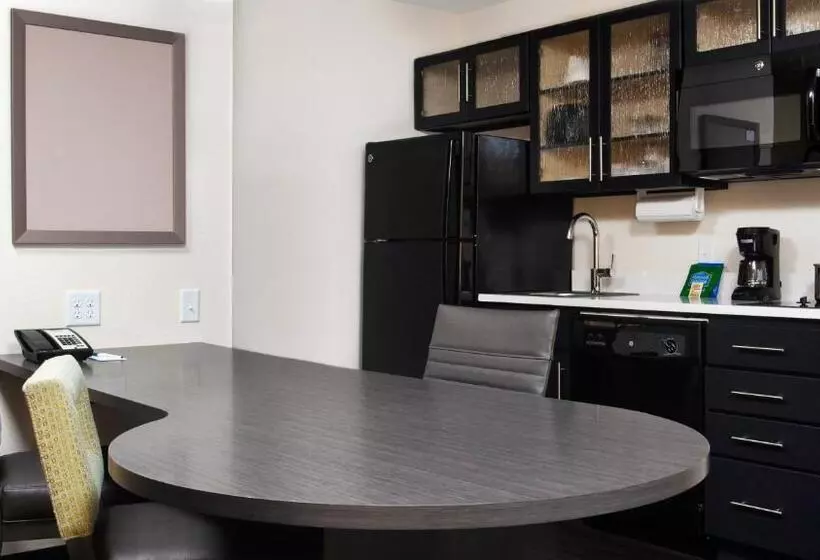 身障者適用クイーンサイズベッドルーム, Candlewood Suites Carrollton, An Ihg