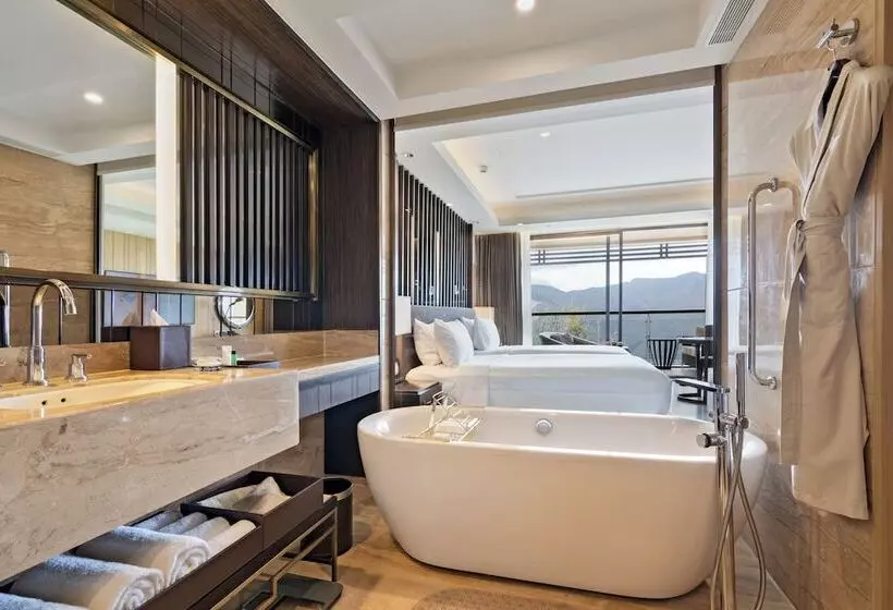 景色の見えるダブルベッドスタンダードルーム, Jw Marriott Mussoorie Walnut Grove Resort & Spa