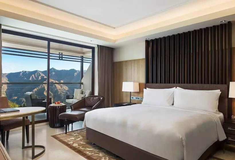 景色の見えるダブルベッドスタンダードルーム, Jw Marriott Mussoorie Walnut Grove Resort & Spa