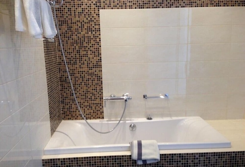 اتاق لوکس, Margie Mykonos