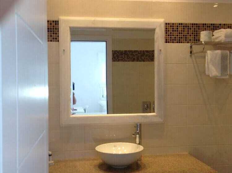 اتاق لوکس, Margie Mykonos