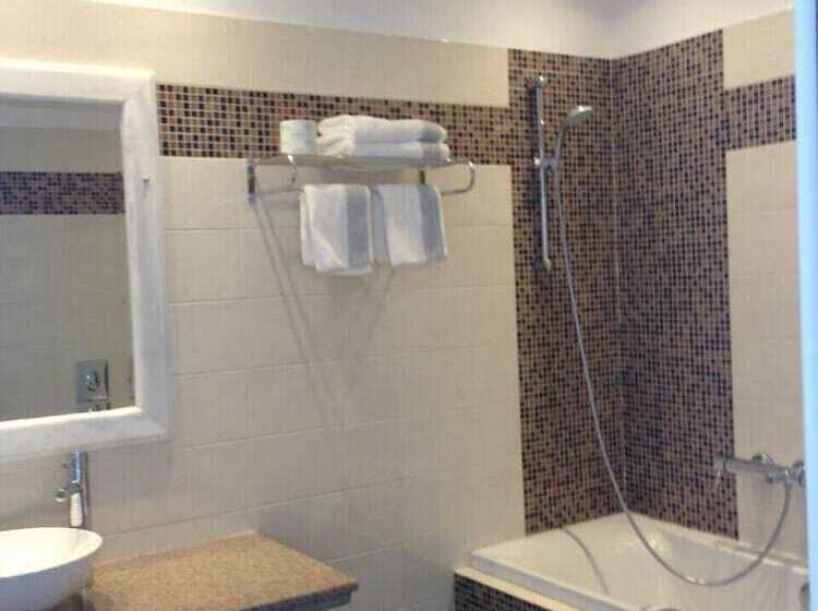 اتاق لوکس, Margie Mykonos