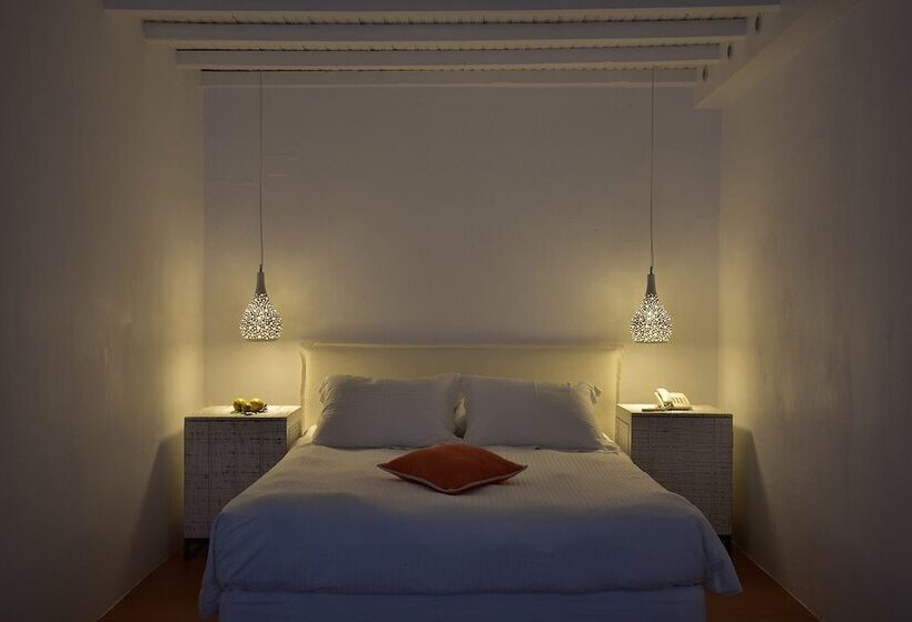 اتاق لوکس, Margie Mykonos