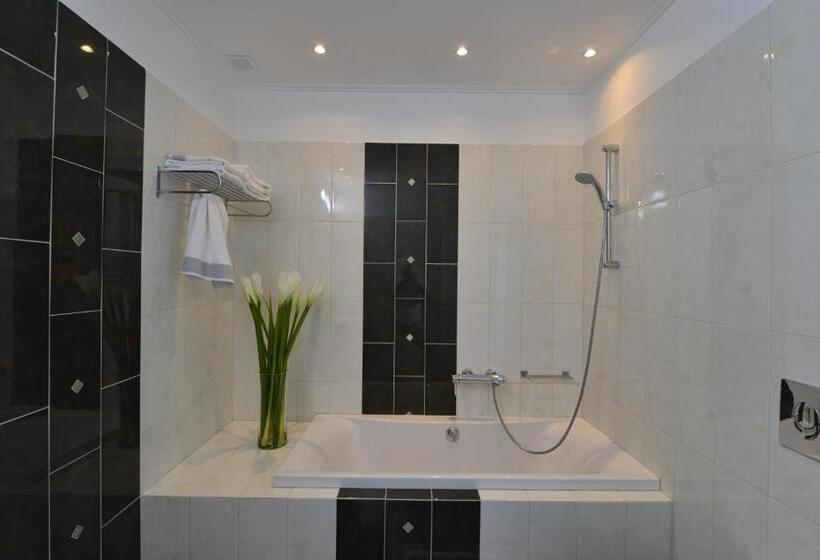 اتاق لوکس, Margie Mykonos