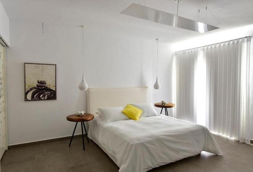 اتاق لوکس, Margie Mykonos