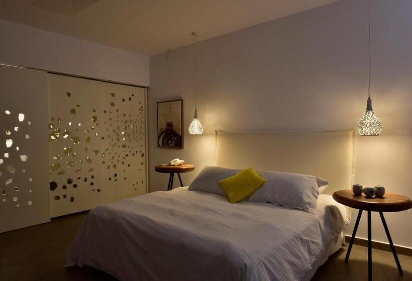 اتاق لوکس, Margie Mykonos