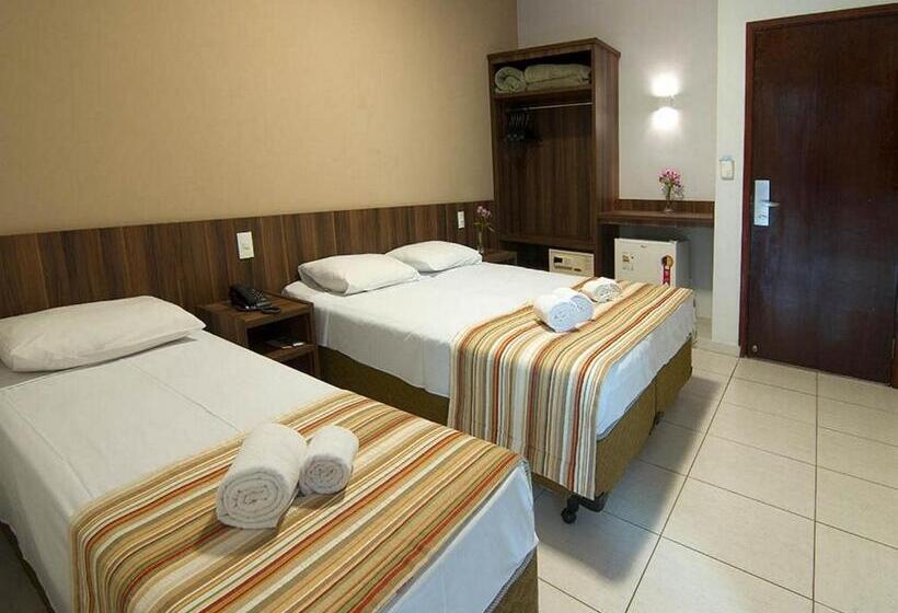 标准三人间, Morada Das Aguas