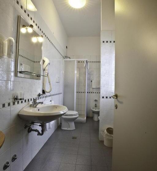 غرفة قياسية ثلاثية, Nastro Azzurro