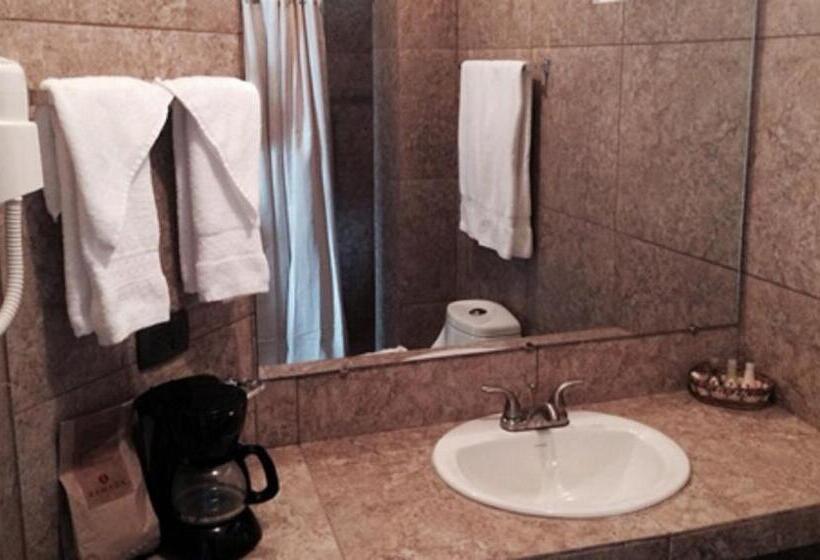 اتاق استاندارد با تخت بزرگ, Ramada Tikal Isla De Flores