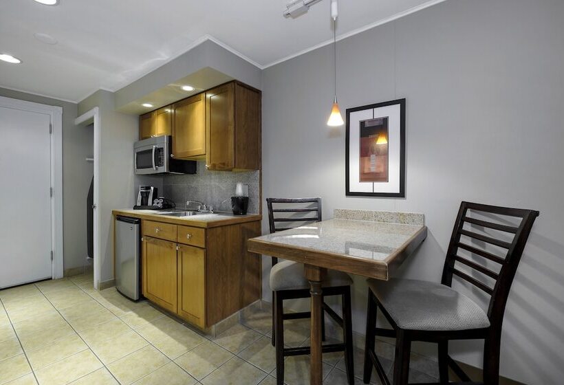 Люкс, Red Roof Inn And Suites Herkimer