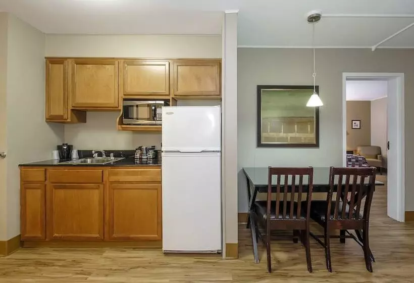 スイート, Red Roof Inn And Suites Herkimer