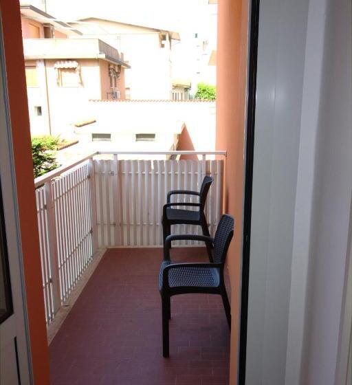 トリプルクラシックルーム, Rex