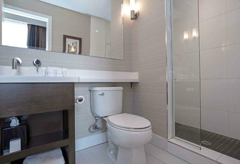 Standardzimmer Kingsize Bett, Sandman Signature Kamloops