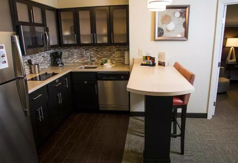 キングサイズベッドのスイートルーム, Staybridge Suites Lexington, An Ihg