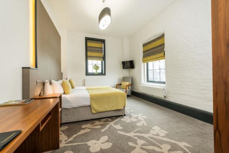 デラックスルーム, The Ainscow