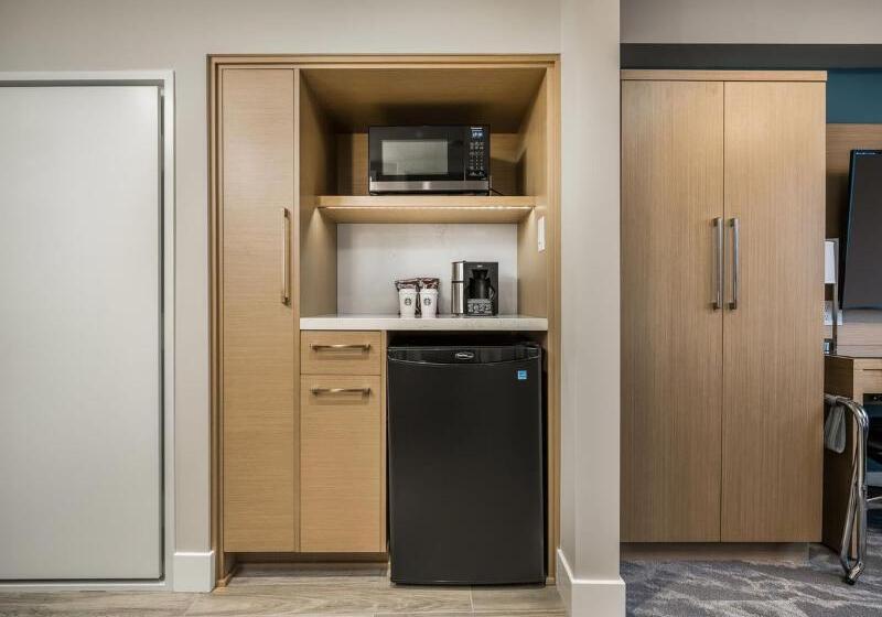 デラックスルーム, The Ainscow