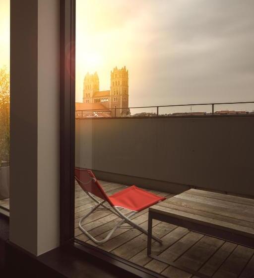 غرفة قياسية فردية, The Flushing Meadows