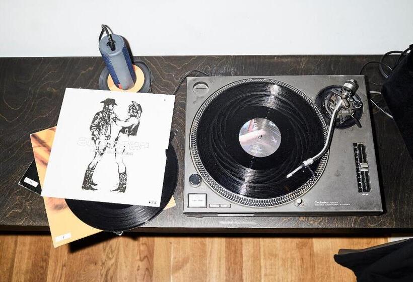 غرفة قياسية, The Flushing Meadows