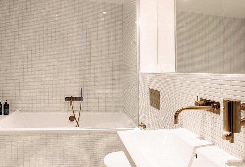 غرفة قياسية, The Flushing Meadows