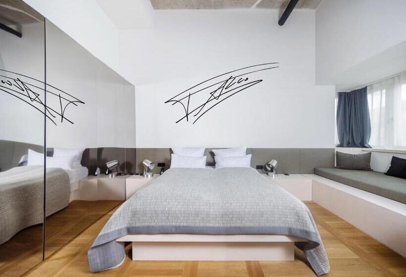 غرفة قياسية, The Flushing Meadows