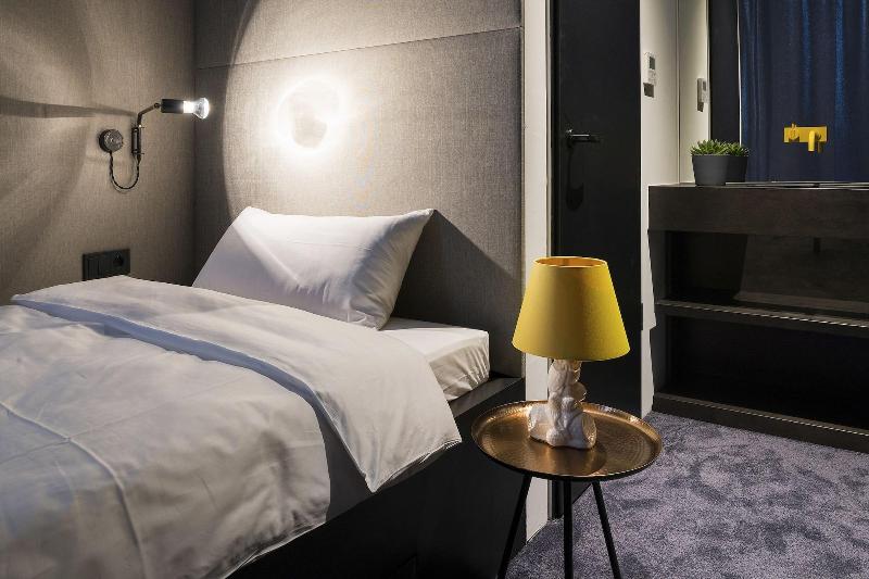 غرفة قياسية فردية, The Flushing Meadows