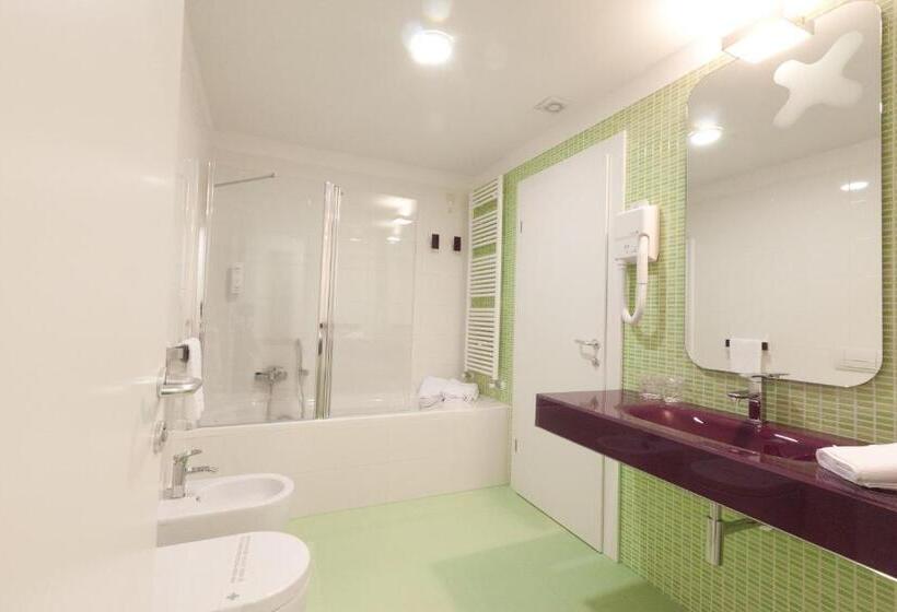 Люкс Вид на Бассейн, Velanera Hotel & Restaurant